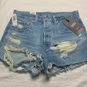 Levi’s 501 women ripped jean shorts